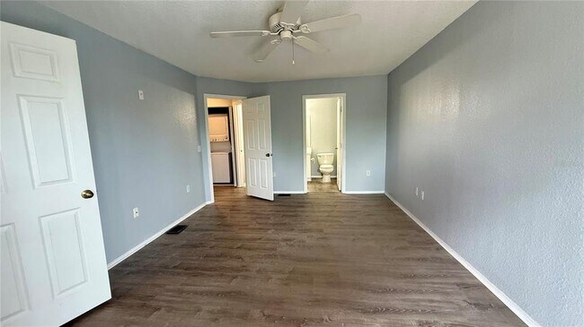 Building Photo - 850 S Tamiami Trl