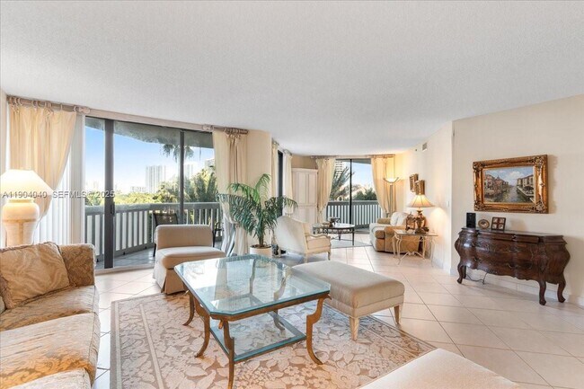 Building Photo - 2000 Island Blvd