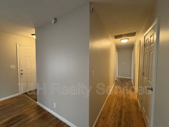 Building Photo - 509 Glendale Dr