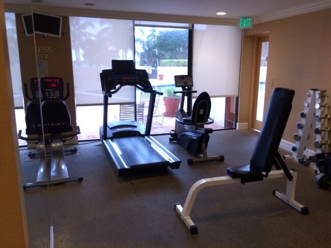 Building Photo - 5200 N Flagler Dr