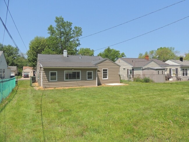 Building Photo - Breathtaking 3 bedroom, 1 bath Mayfield He...