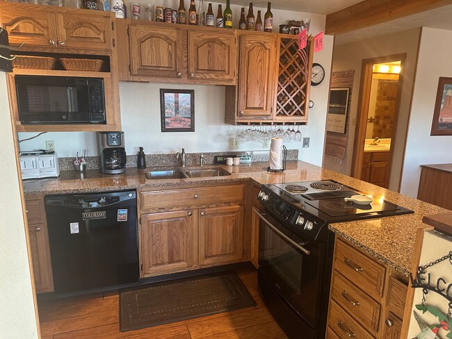 Building Photo - Oct-Feb Winter Rental  -Timber Ridge Condo - Cozy 1 Bedroom/1 Bath w/Fireplace and Pull-out couch