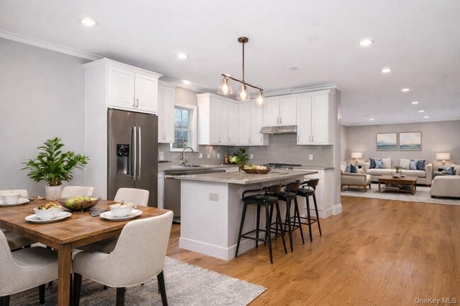 Building Photo - 113 Gainsborg Ave E