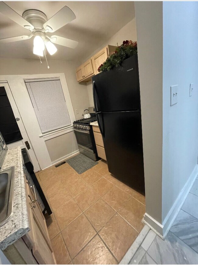 Building Photo - 283 Sunset Ave NW