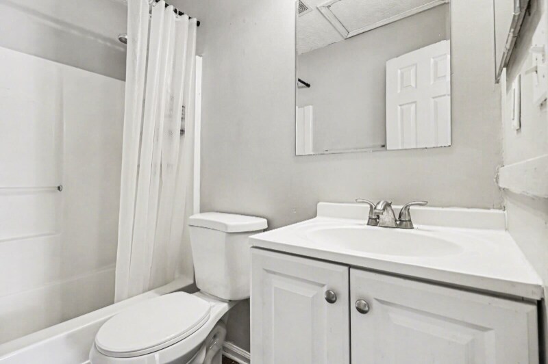 Building Photo - 2031 Sitser Ln