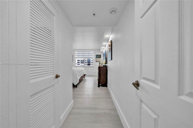 Building Photo - 2501 S Ocean Dr