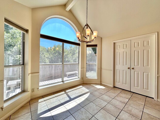 Building Photo - Beautiful 4 Bedroom, 2 Bathroom Home for R...
