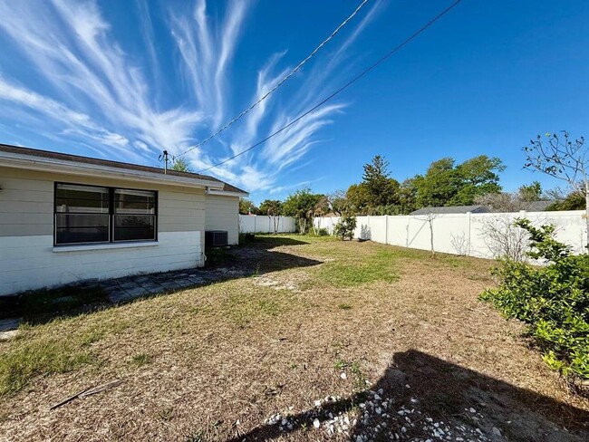 Building Photo - 4109 W Wallace Ave