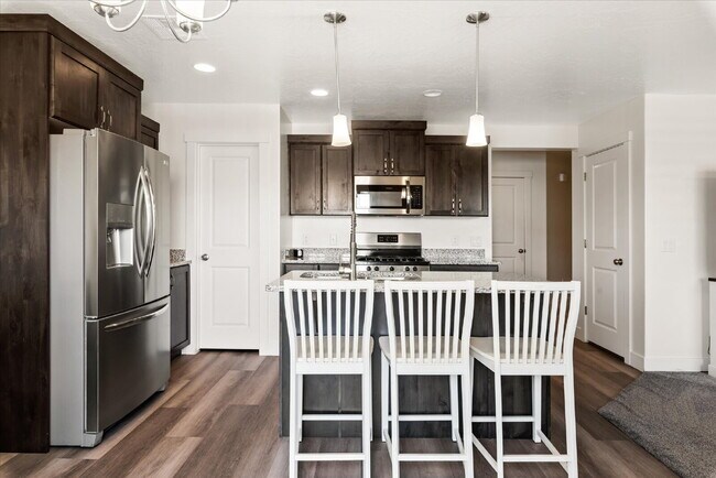 Building Photo - "4-Bed with 2.5 Baths in Beautiful St Geor...