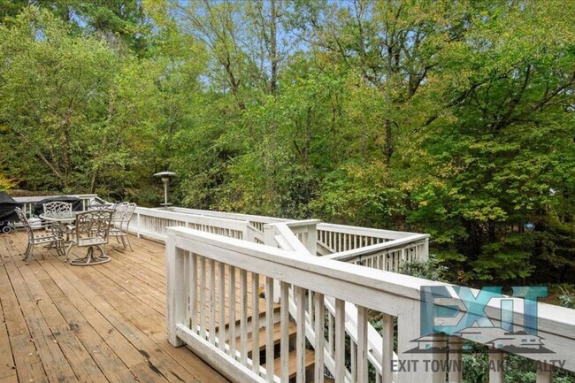 Building Photo - Lakefront Rental in Long Branch Shores