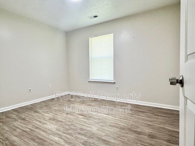 Building Photo - 520 Michael Irvin Dr