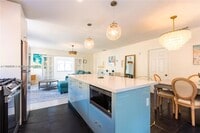 Building Photo - 426 NE 26th St