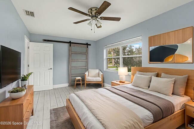 Building Photo - 719 6th St