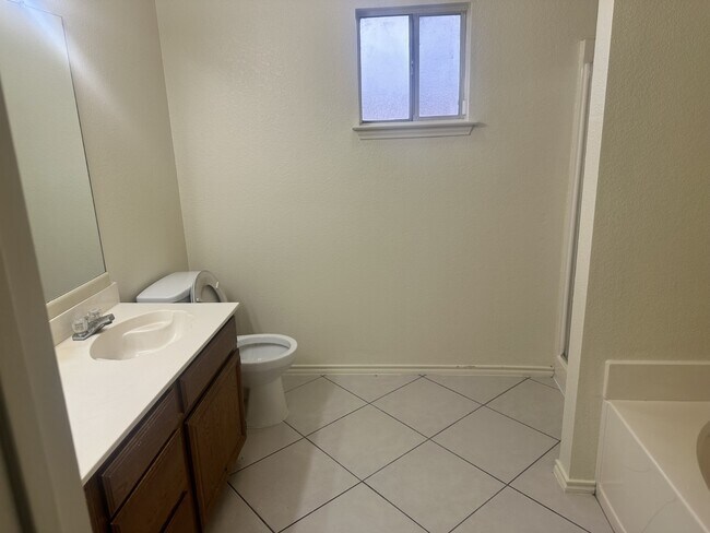 Building Photo - 8424 Cove Meadow Ln