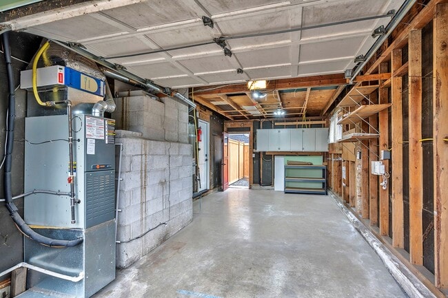 Building Photo - East Lynnwood Three Bed, 1 1/2 Bath Rambler