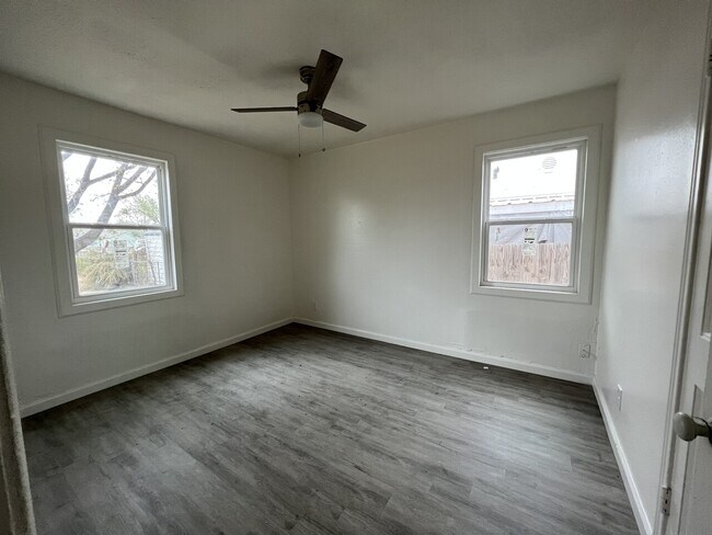 Building Photo - 4203 S Hughes St