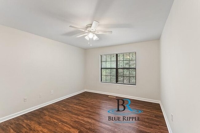 Building Photo - Spacious 3BR/2Bth Prime Smyrna Location on Dead End Street! Move in Special