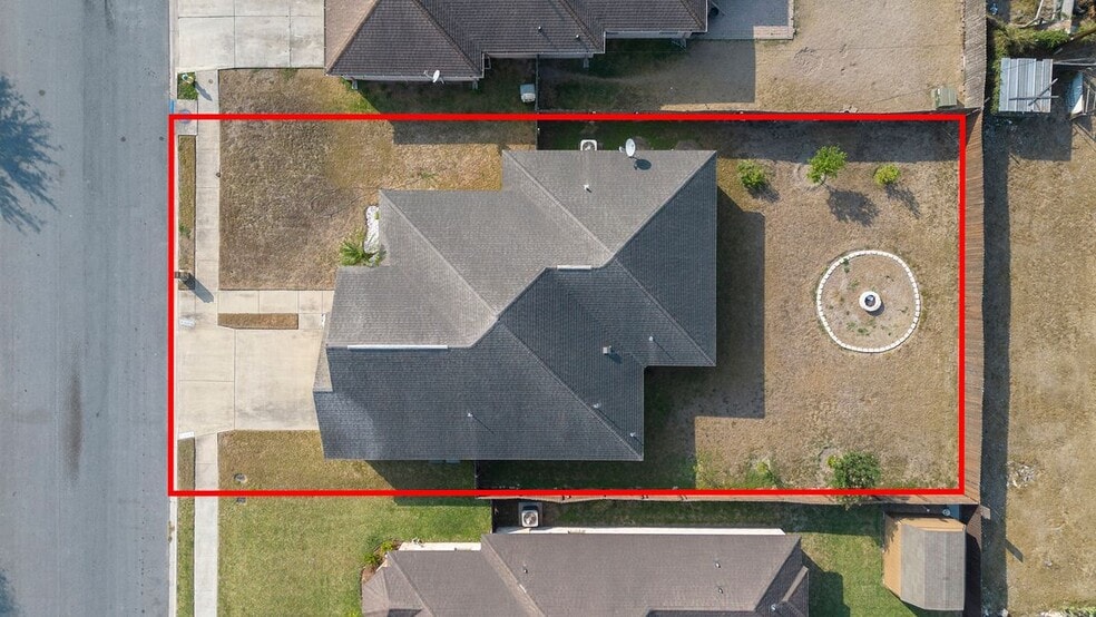 Building Photo - 210 Miranda Ln