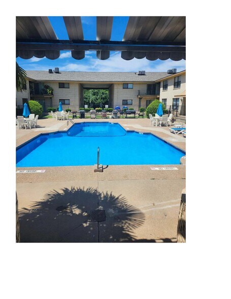 Building Photo - 421 Villa Dr