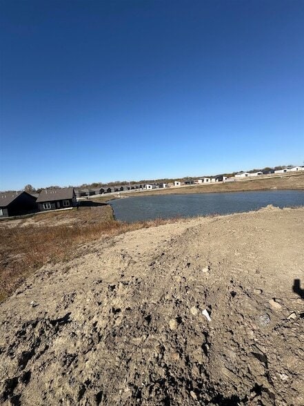 Building Photo - 4831 N Vassar Ave