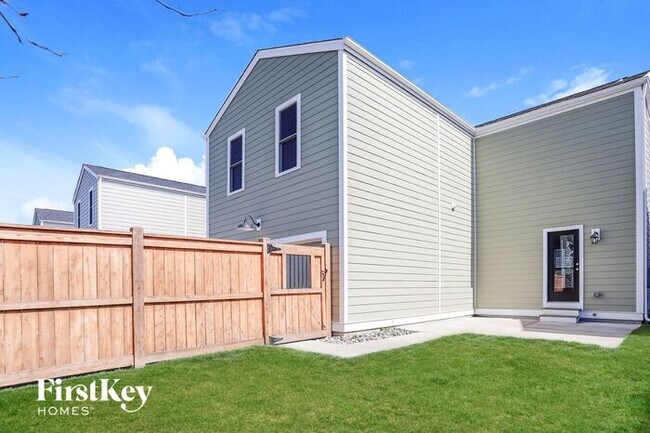 Building Photo - 6021 New Town Dr
