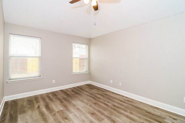 Building Photo - 2616 Wakecrest Dr