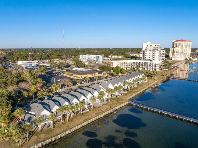 Building Photo - Brooks Landing