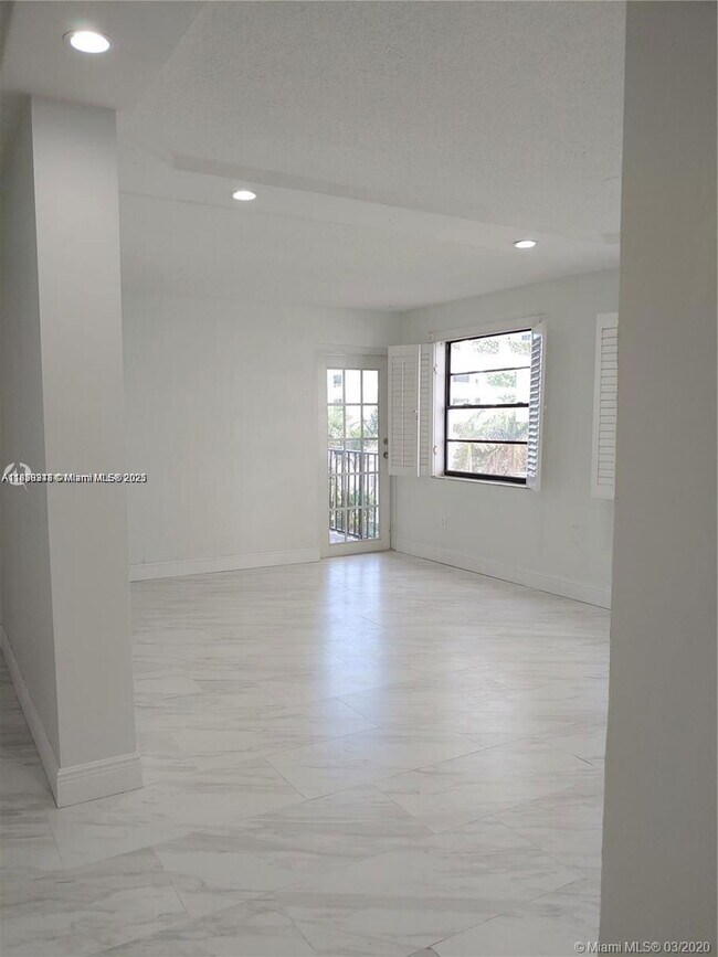 Building Photo - 6424 Collins Ave