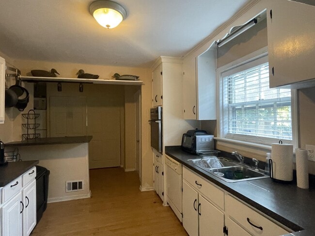 Building Photo - 4808 Fitzhugh Ave