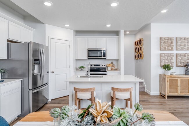 Building Photo - 1566 N Summer Spgs Cv