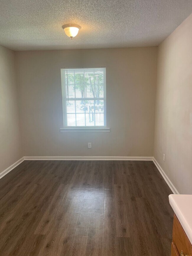 Building Photo - 150&amp;152 Rogers Drive, Rome, GA 30165
