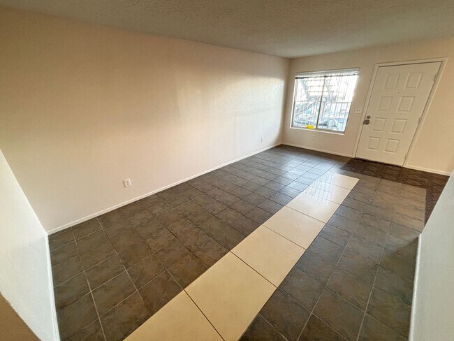 Building Photo - 625 N 12th St.