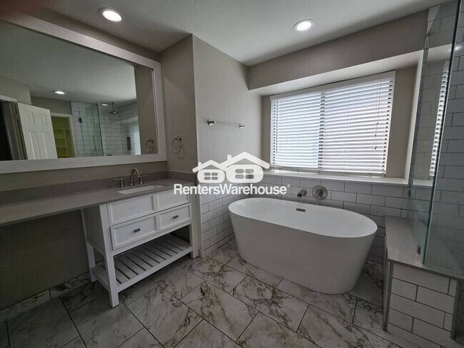 Building Photo - FOR RENT - MOVE IN READY - 3BED 2.5BATH - ...