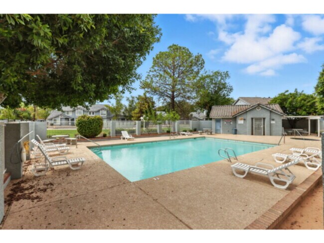 Building Photo - Chandler Townhouse with Double Ensuites