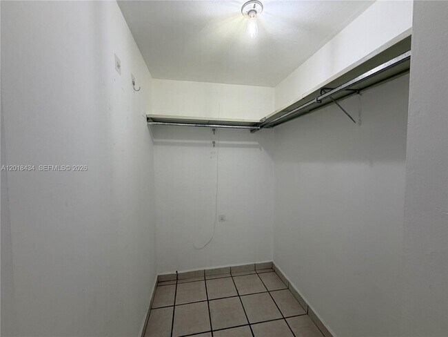 Building Photo - 9155 Fontainebleau Blvd