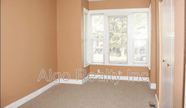 Building Photo - 861 Marion St