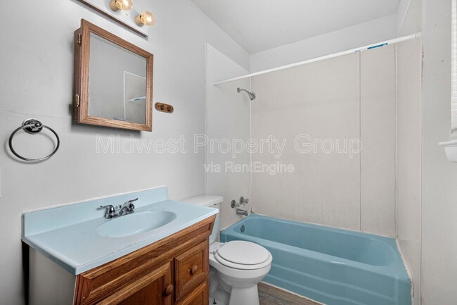 Building Photo - 235 Flora Dr