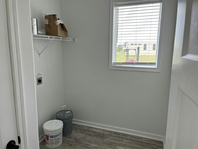 Building Photo - 3539 Vine Trl