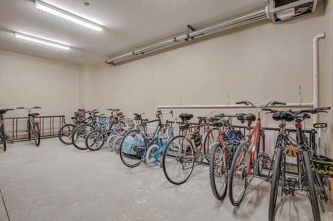 Building Photo - 54 Loomis St