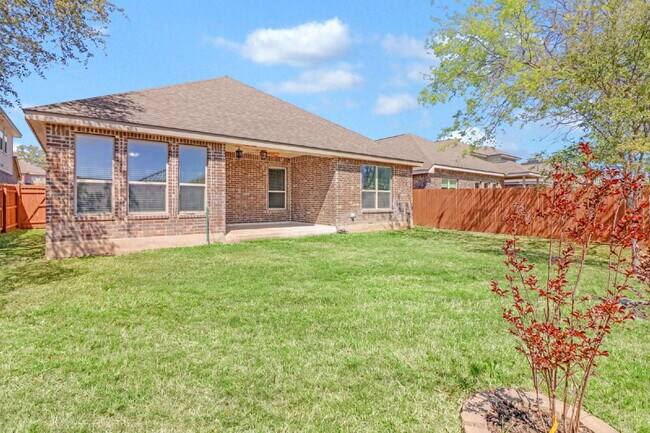 Building Photo - "Spacious 4-Bedroom Oasis with 3 Full Baths, Study, Game Room & NO HOA in San Antonio – 2,521 Sq ...