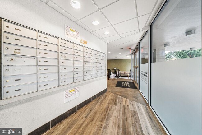 Building Photo - 4401 Cherry Hill Rd