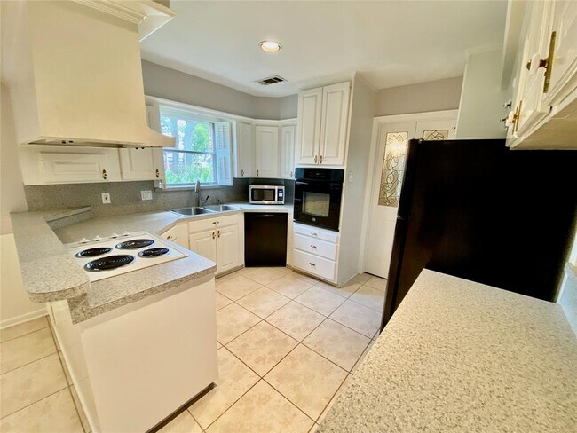 Building Photo - 2206 Tannehill Dr