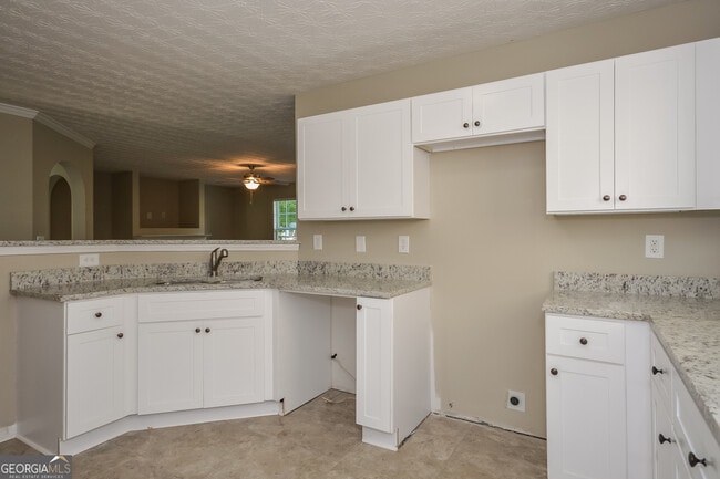 Building Photo - 7641 Garnet Dr