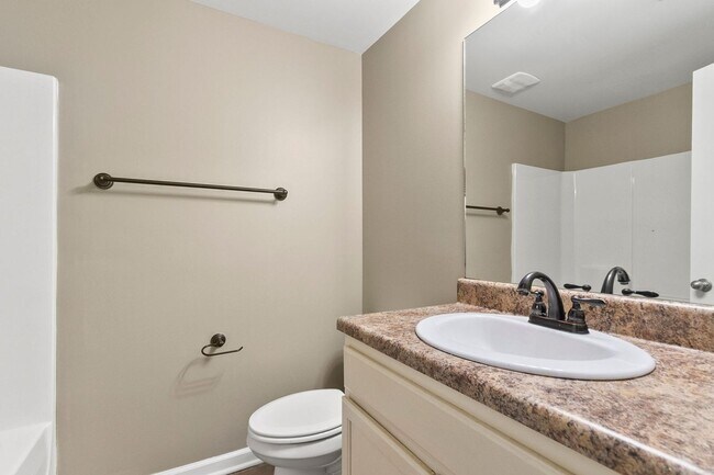 Building Photo - Spacious 3 Bedroom 3 Bath Available Now! Tour and Secure your Home today!