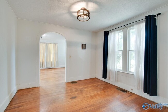 Building Photo - 1611 Beirne Ave NE
