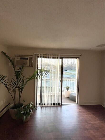 Building Photo - 8 Kenmar Dr