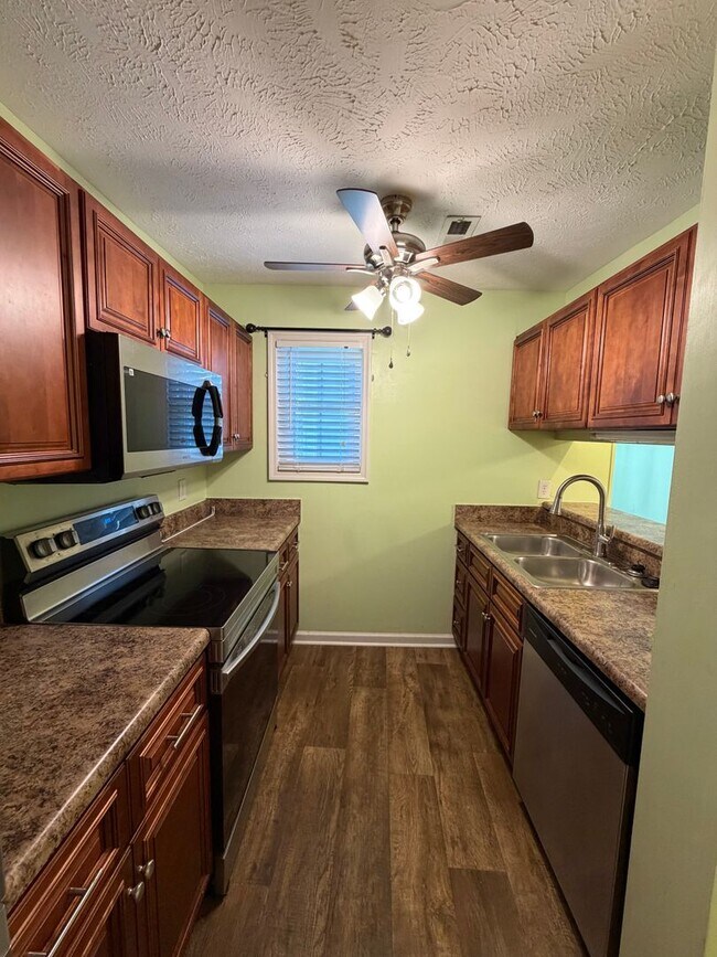 Building Photo - 341 Waterdown Dr