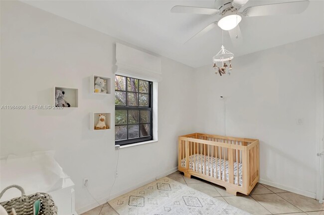 Building Photo - 1224 NE 182nd St