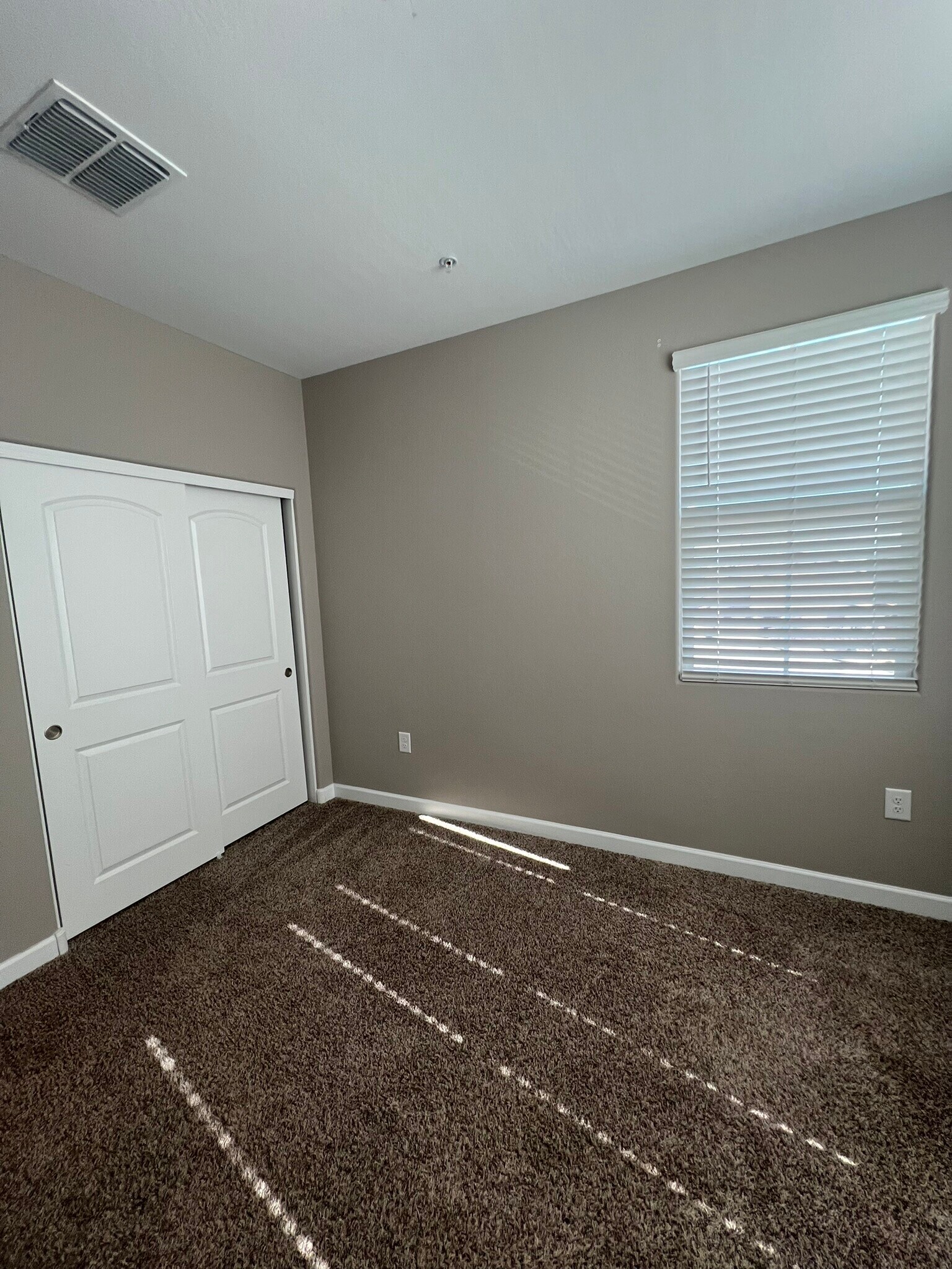 Building Photo - 1255 N Arizona Ave