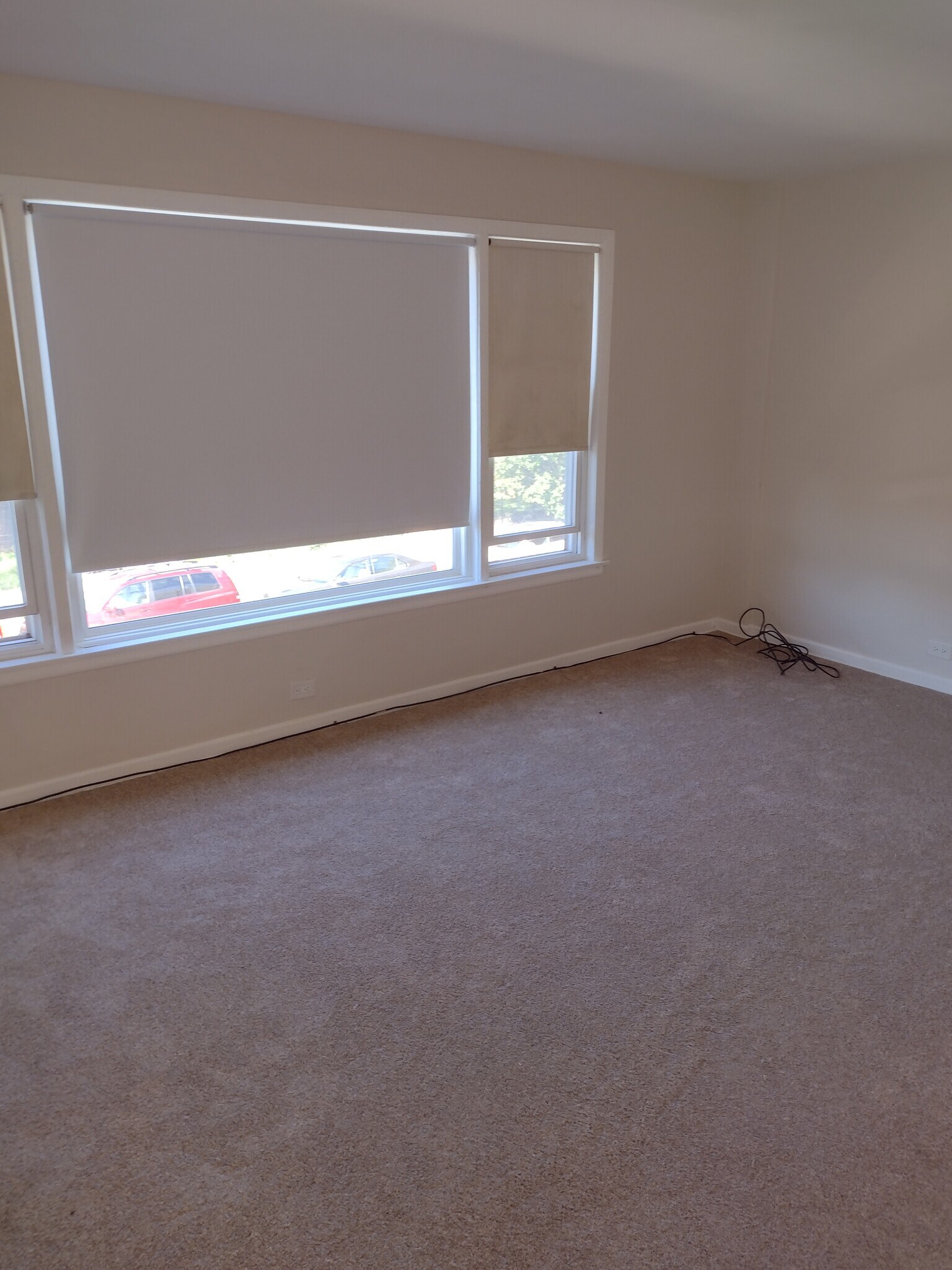 Living room - 5617 N Christiana Ave